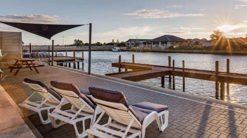 Geographe House | Stylish Marina-Front Getaway