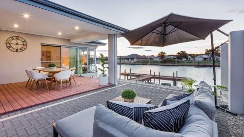 Geographe House | Stylish Marina-Front Getaway