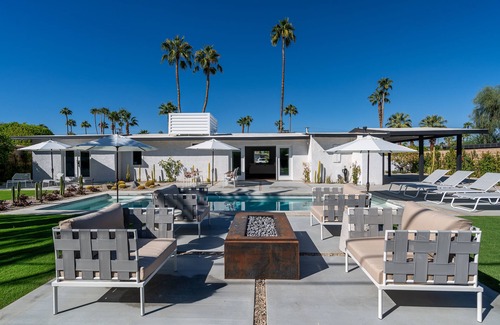 Warm Sands House | Stylish Mid-Century Home