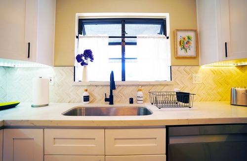 North San Jose House | Stylish Mid-Century Family 3BR Hideaway - San Jose & Milpitas