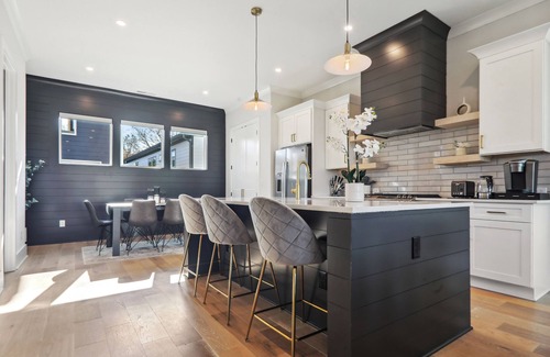 Pittsburgh House | Stylish Modern 4 Beds, 3.5 Baths, City-Centered
