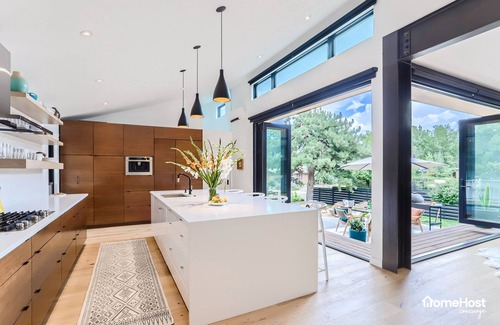 Interurban Park House | Stylish & Modern, 5-Min to CU and Hiking Trails