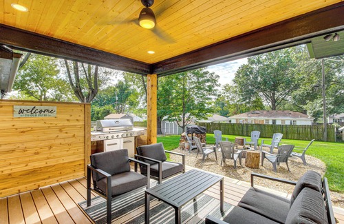 Lenexa House | Stylish & Modern Lenexa Haven w/Fire Pit & Deck!