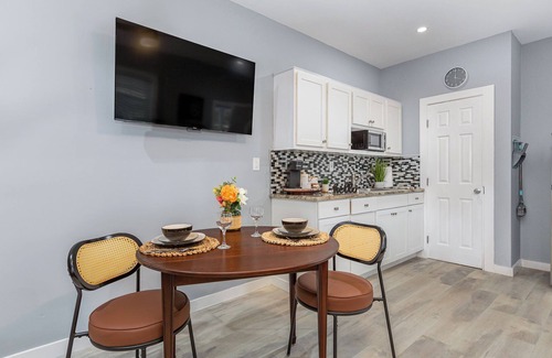 Durham Apartment | Stylish-Modern Open Concept Studio In The Hearth Of Durham NC