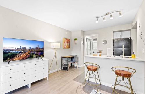 Greystone Center Apartment | Stylish modern studio close to Downtown and Domain