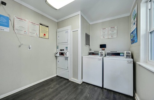 Greystone Center Apartment | Stylish modern studio close to Downtown and Domain