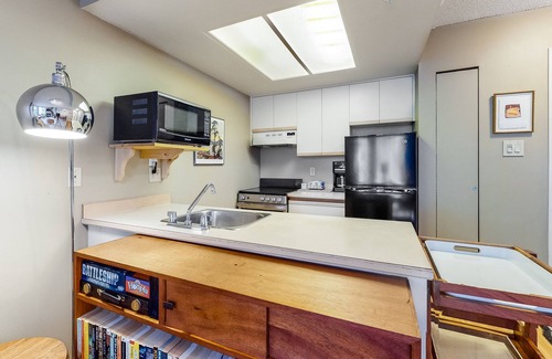 Upper Village Condo | Stylish mountain escape with easy ski access, pool, hot tub & WiFi