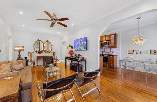 Cherry House | Stylish Myers Park 2 br with Screened Porch