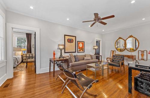Cherry House | Stylish Myers Park 2 br with Screened Porch