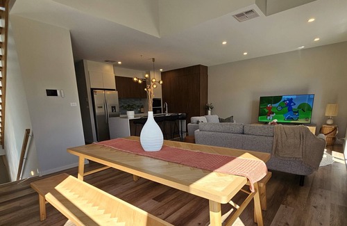 Pearce House | Stylish new 4bedrm Townhouse with 2 secured basement cars space+free wifi