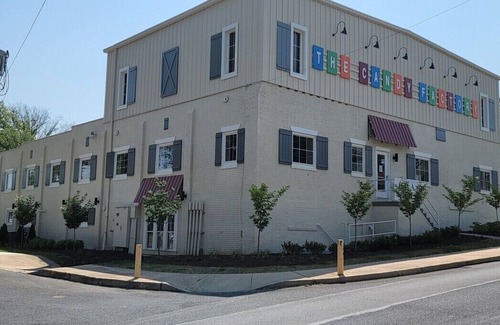 Elizabethtown Apartment | Stylish New Apartment with New Furnishings in Renovated Building!