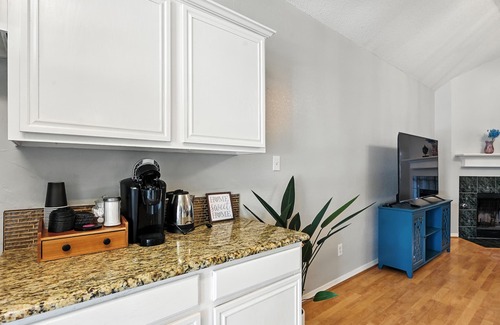 Northwest Carrollton House | Stylish Oasis in Carrollton w/Pool, Big Master,Media Room, Ping Pong Near Ktown