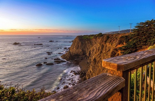 Philo House | Stylish Oceanfront Home with Stunning Bluff Views, Deck & Balcony - Near Beach