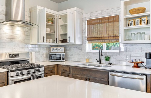 Central Oklahoma City House | Stylish OKC Farmhouse w/Garden - Close to OU