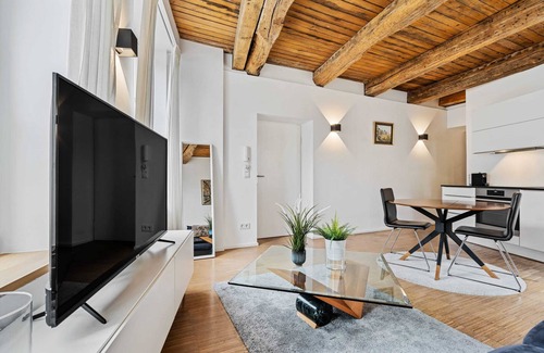 Gronn Apartment | Stylish Old Town Escape: Views & Serenity