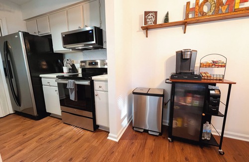 Cary House | Stylish One-Level Near RDU - Cozy & Modern