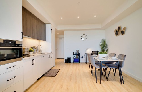 Kitchener Condo | Stylish Open Concept Suite in Central KW