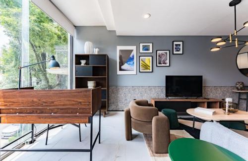 Polanco Apartment | Stylish Polanco Stay Best for Groups with Workspace
