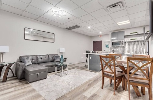 Town Center Condo | Stylish & Prestigious! 2 Bed/2 Bath-On The Avenue