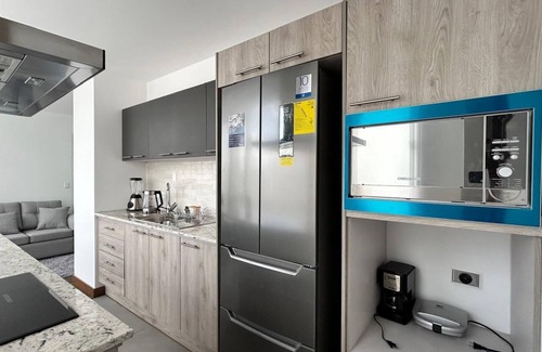 La Mariscal Apartment | Stylish & Private Suite in Quito–Perfect Location Near Bars, Restaurants & More!