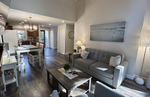 Regional District of Nanaimo Villa | Stylish resort villa close to on-site pool & hot-tub & short walk to beach