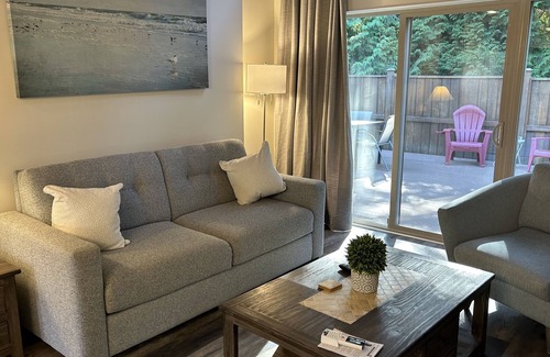 Regional District of Nanaimo Villa | Stylish resort villa close to on-site pool & hot-tub & short walk to beach