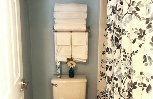 Houston House | Stylish Retreat Clearlake NASA Houston, Texas. Minutes from Johnson Space Center