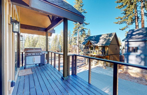 Lincoln Park House | Stylish retreat near skiing & golf with fireplace, balcony, & views, sleeps 6