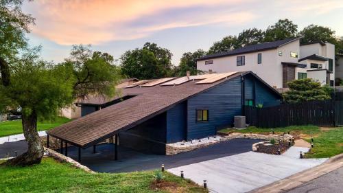South River City House | Stylish Retreat Shared Pool Yard Near Downtown Fairlawn Lane A by AvantStay