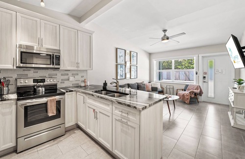 Orlando Beach Condo | Stylish Riverfront Villa W/Private beach access, Fire Pit, & BBQ Grills 🥂🌸