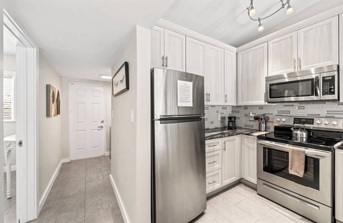 Orlando Beach Condo | Stylish Riverfront Villa W/Private beach access, Fire Pit, & BBQ Grills 🥂🌸