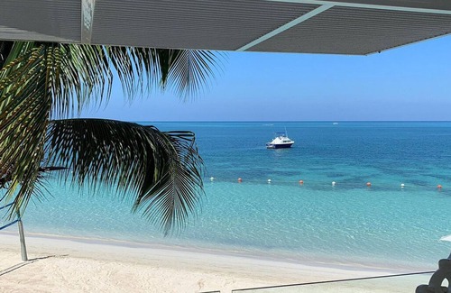 Orange Bay Apartment | Stylish Royal Suite w/King Bed, Ocean Views & Private Patio ALL-INCLUSIVE