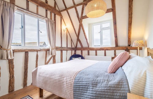 Higham Cottage | Stylish rural cottage with views over fields and the River Stour - The Granary