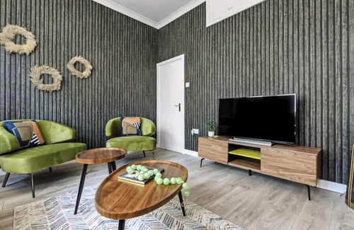 Thurlow Park Apartment | Stylish Sanctuary in London
