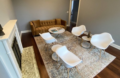 Sheffield and DePaul Apartment | Stylish Sanctuary in the Heart of Lincoln Park