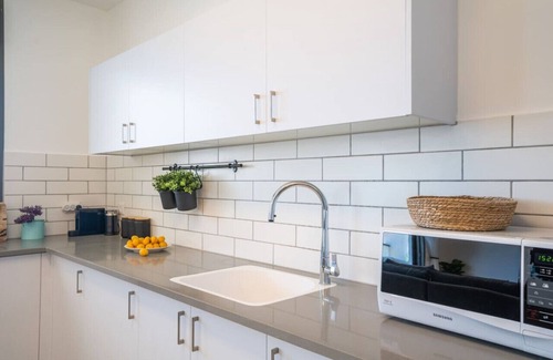 Nahariya Apartment | Stylish Seaside Escape with Balcony