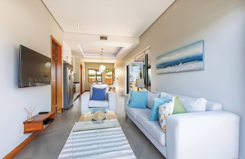 Shaka's Rock Apartment | Stylish Seaside Escape | Private Pool & Braai