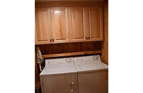 Snowshoe Condo | Stylish Ski in/out 2BR/2BA Shamrock Condo