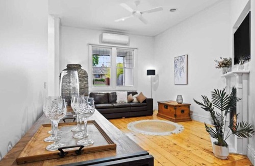 Soldiers Hill House | Stylish Soldiers Hill Retreat