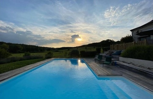 La Sauvetat-sur-Lede House | Stylish, spacious farmhouse 'Crouzillac' with private heated pool