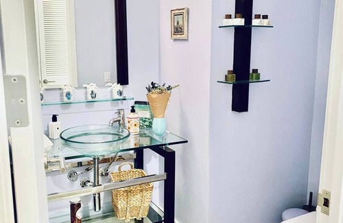 West Los Angeles Condo | Stylish & Spacious 2,000 sq ft in Brentwood