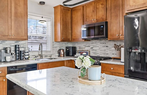 Fridley House | Stylish & Spacious Retreat - with a High tech Movie Theater near DT Minneapolis