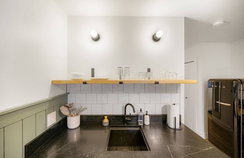 Juneau Apartment | Stylish Stay by Harbor | Walkable Hotspot