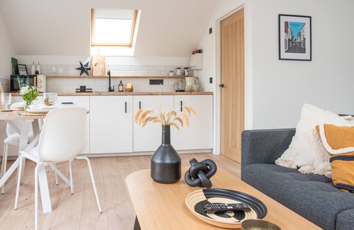 Frome Apartment | Stylish studio apartment in Frome 12’ Longleat