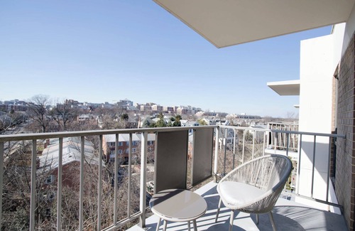 Court House Apartment | Stylish Studio Close to D.C.