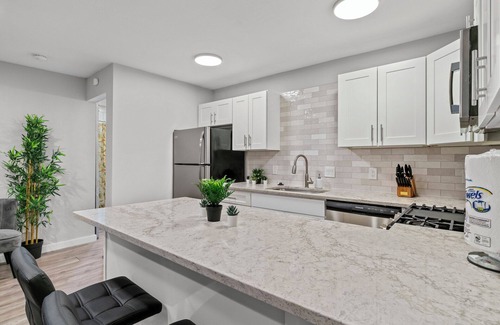 Clarksville Apartment | Stylish Studio | Downtown | Evonify 4373