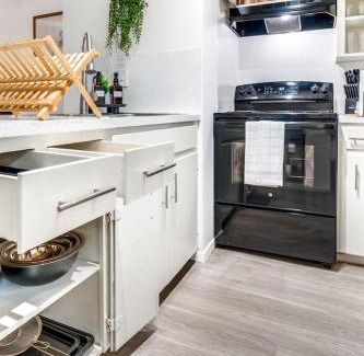 Allandale Apartment | Stylish Studio in Allandale 10 mins to Downtown.
