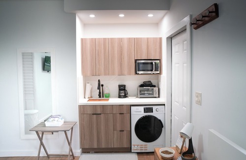 Allapattah Apartment | Stylish Studio Near Wynwood & Design District