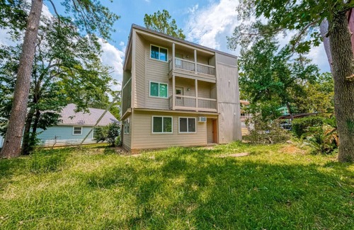 April Sound Apartment | Stylish Studio on Lake Conroe