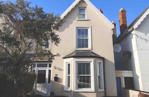 Dollymount Apartment | Stylish studio own entrance in Victorian House